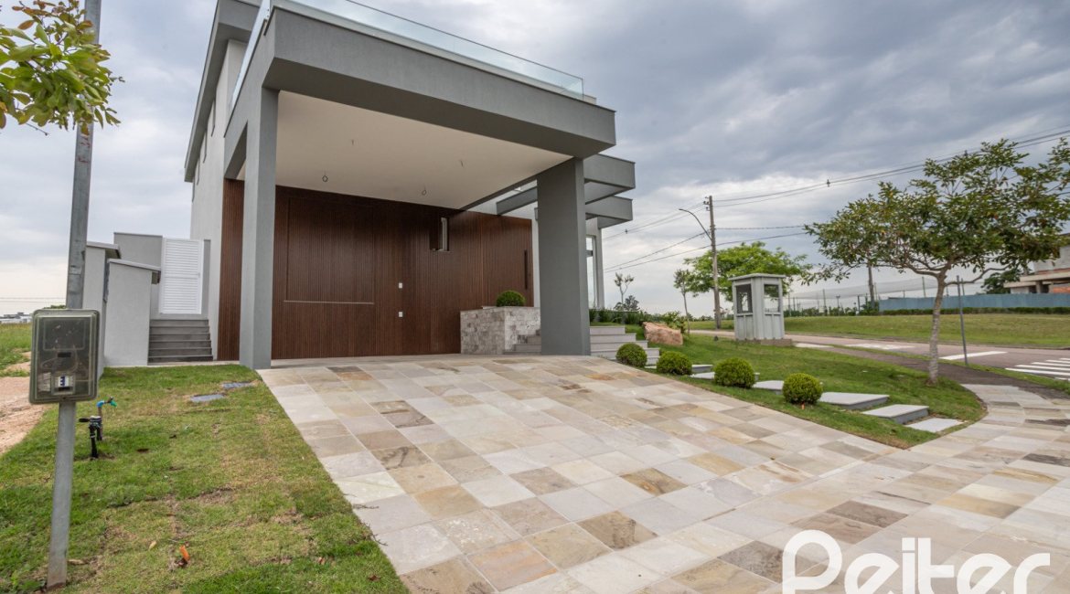 Casa em Condomínio à venda com 331m², 3 dormitórios, 3 suítes, 2 vagas, no bairro Alphaville em PORTO ALEGRE