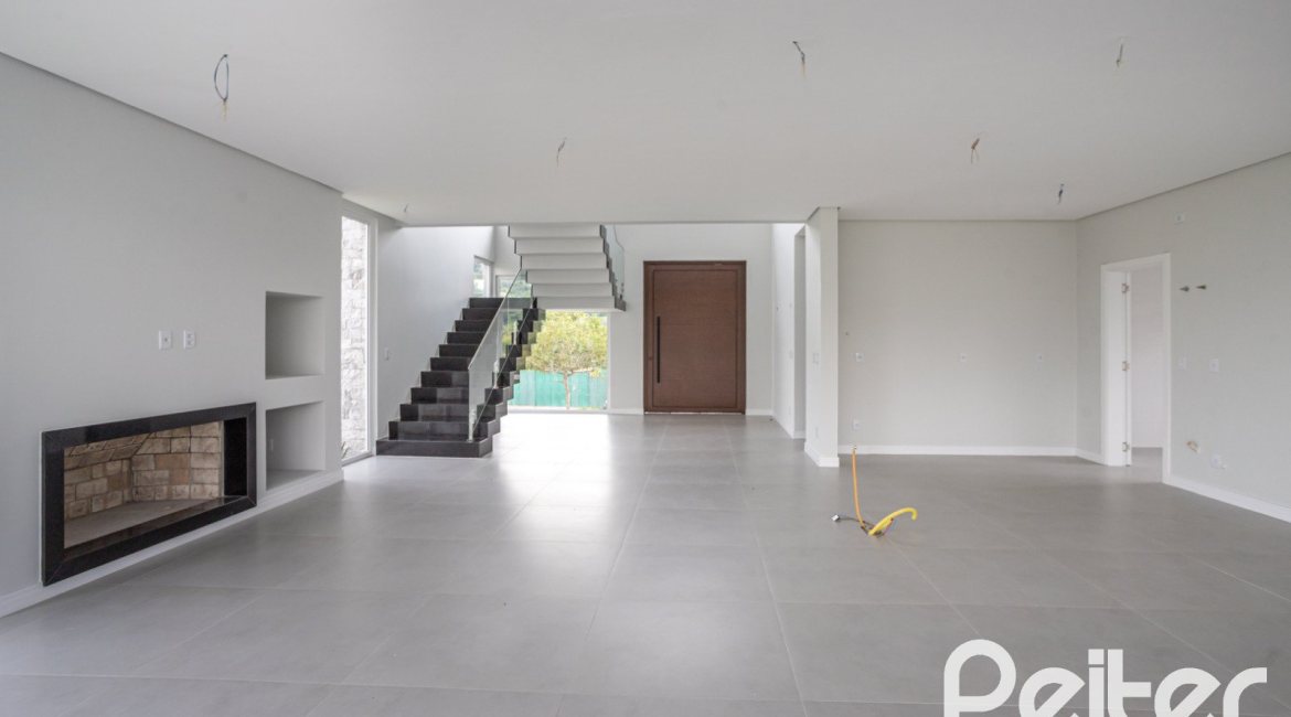 Casa em Condomínio à venda com 331m², 3 dormitórios, 3 suítes, 2 vagas, no bairro Alphaville em PORTO ALEGRE