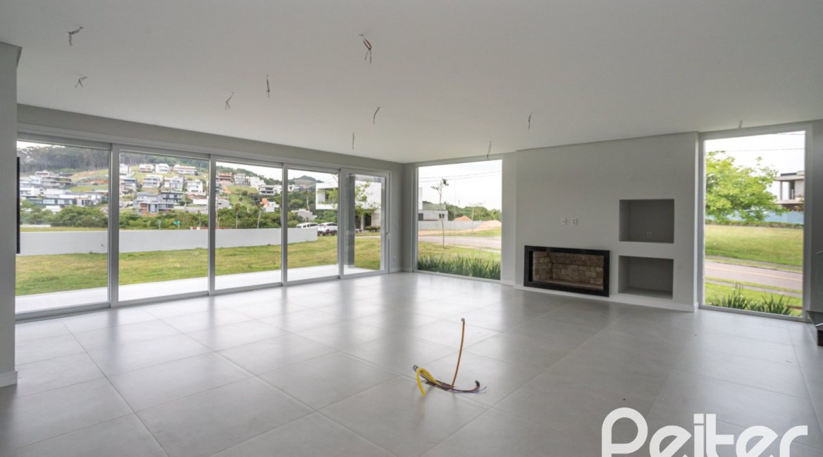 Casa em Condomínio à venda com 331m², 3 dormitórios, 3 suítes, 2 vagas, no bairro Alphaville em PORTO ALEGRE