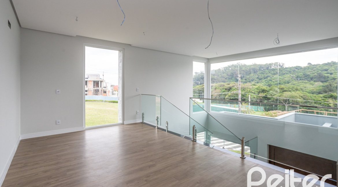 Casa em Condomínio à venda com 331m², 3 dormitórios, 3 suítes, 2 vagas, no bairro Alphaville em PORTO ALEGRE