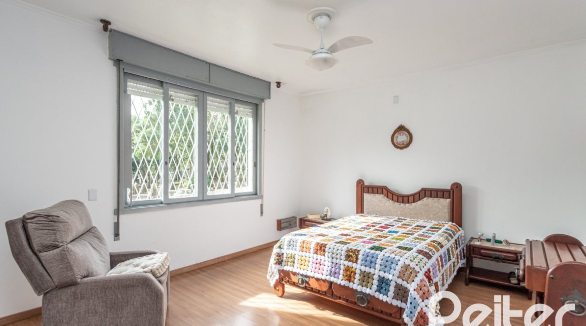 Casa à venda com 395m², 3 dormitórios, 1 suíte, 4 vagas, no bairro Sétimo Céu em Porto Alegre