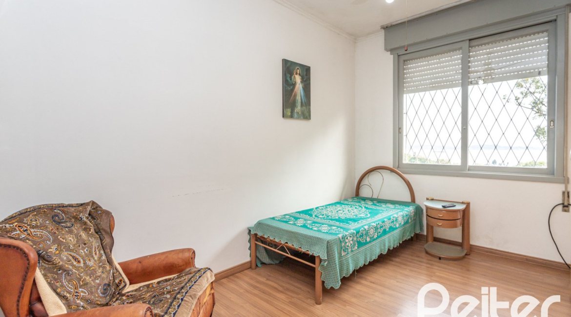 Casa à venda com 395m², 3 dormitórios, 1 suíte, 4 vagas, no bairro Sétimo Céu em Porto Alegre