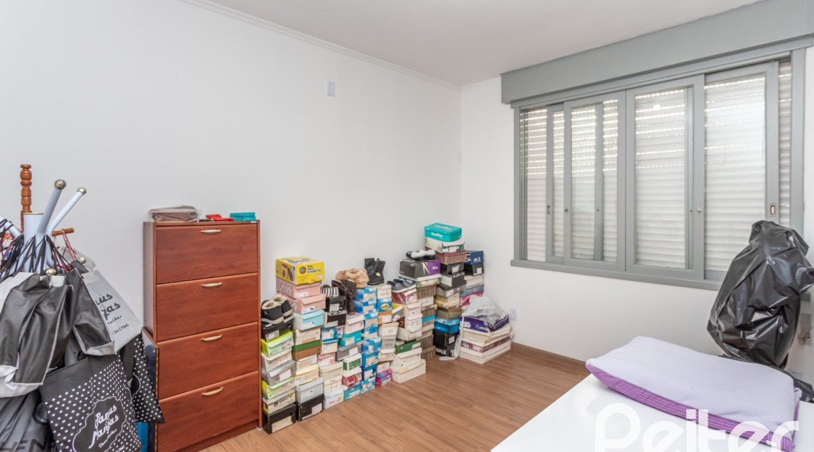 Casa à venda com 395m², 3 dormitórios, 1 suíte, 4 vagas, no bairro Sétimo Céu em Porto Alegre