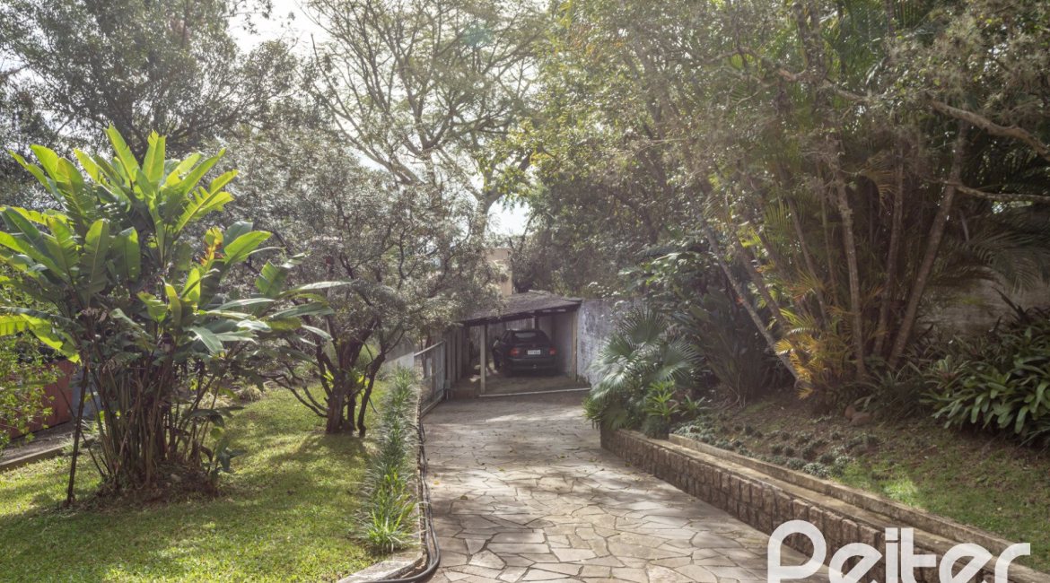 Casa à venda com 395m², 3 dormitórios, 1 suíte, 4 vagas, no bairro Sétimo Céu em Porto Alegre