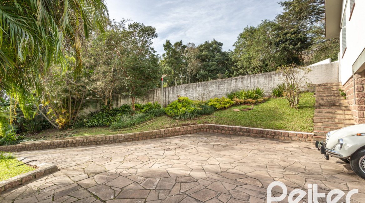 Casa à venda com 395m², 3 dormitórios, 1 suíte, 4 vagas, no bairro Sétimo Céu em Porto Alegre