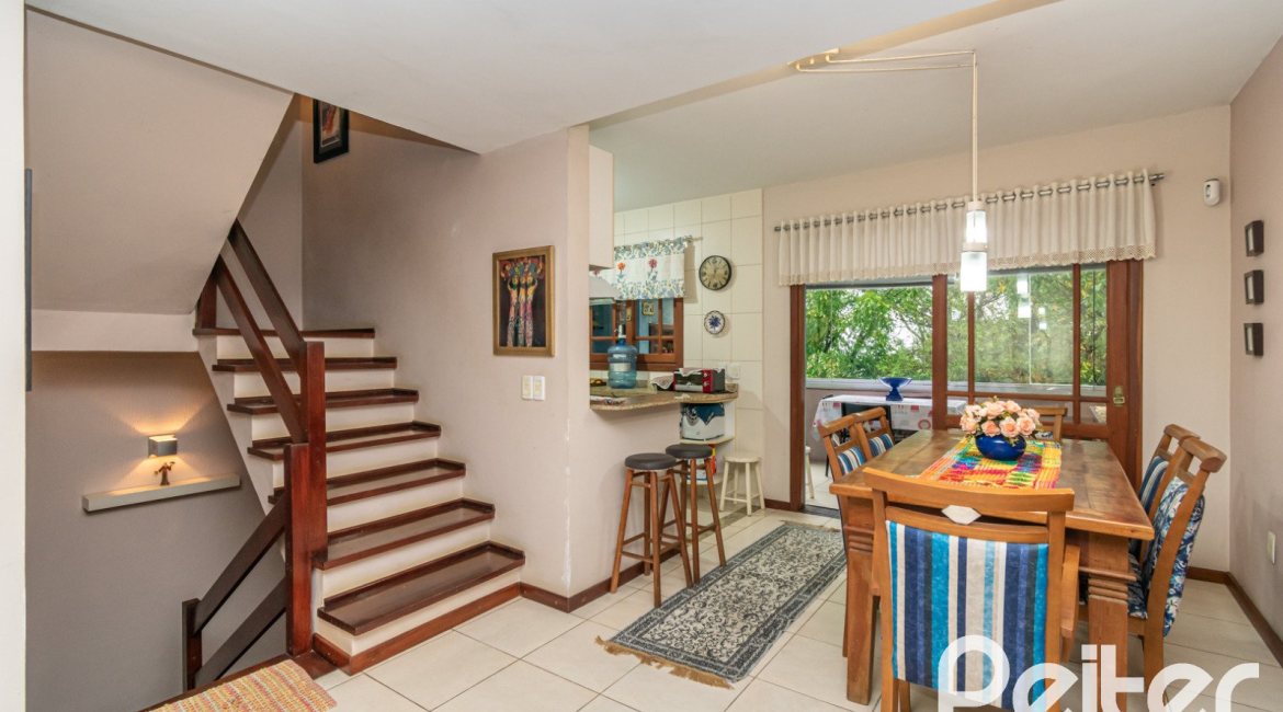 Casa à venda com 231m², 3 dormitórios, 1 suíte, 2 vagas, no bairro Ipanema em Porto Alegre