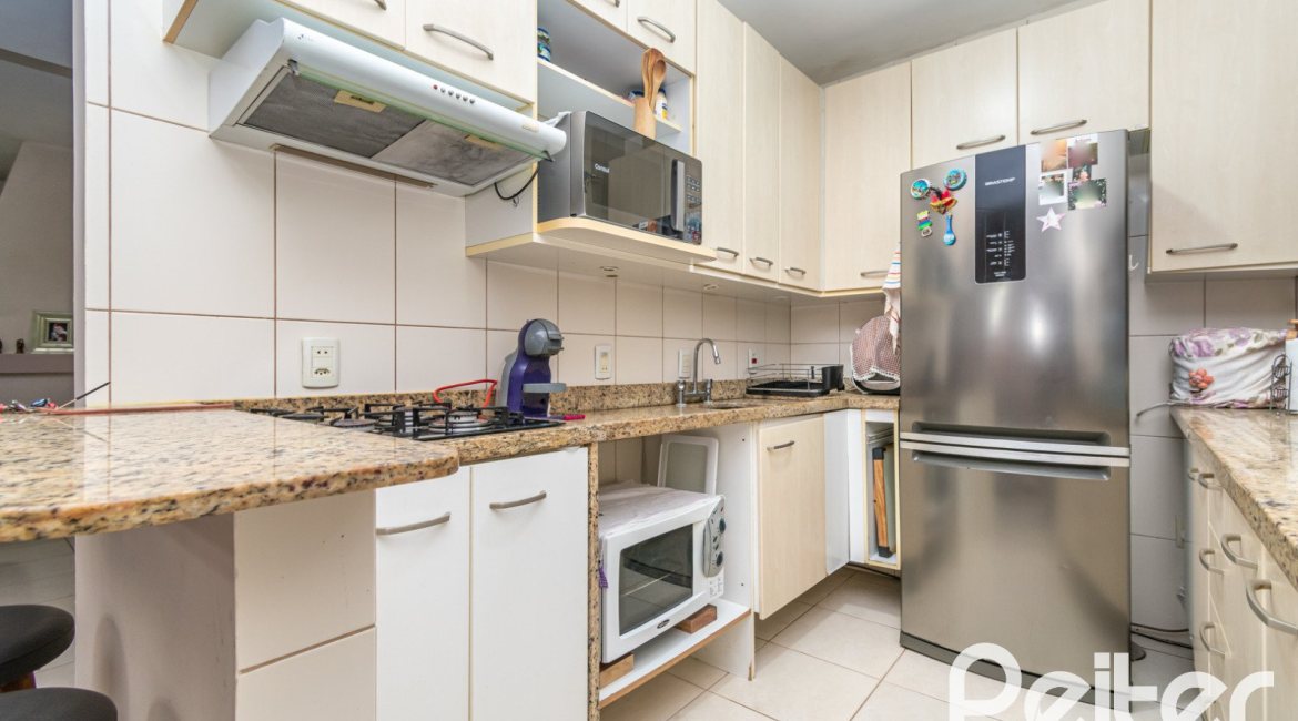 Casa à venda com 231m², 3 dormitórios, 1 suíte, 2 vagas, no bairro Ipanema em Porto Alegre