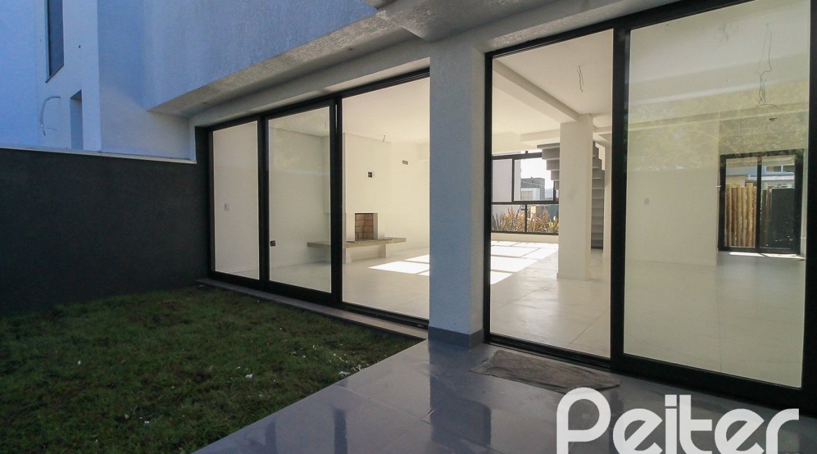 Casa em Condomínio à venda com 150m², 3 dormitórios, 3 suítes, 2 vagas, no bairro Ipanema em Porto Alegre