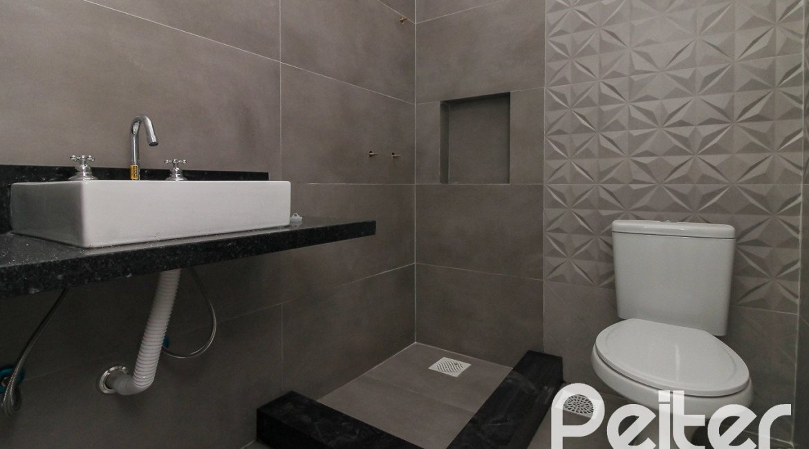 Casa em Condomínio à venda com 150m², 3 dormitórios, 3 suítes, 2 vagas, no bairro Ipanema em Porto Alegre