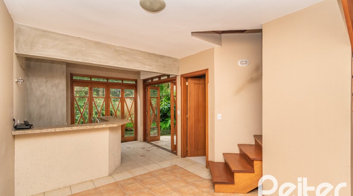 Casa em Condomínio à venda com 279m², 3 dormitórios, 1 suíte, 4 vagas, no bairro Jardim Isabel em Porto Alegre