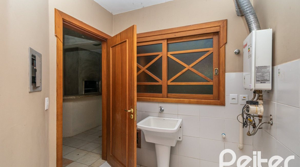Casa em Condomínio à venda com 279m², 3 dormitórios, 1 suíte, 4 vagas, no bairro Jardim Isabel em Porto Alegre