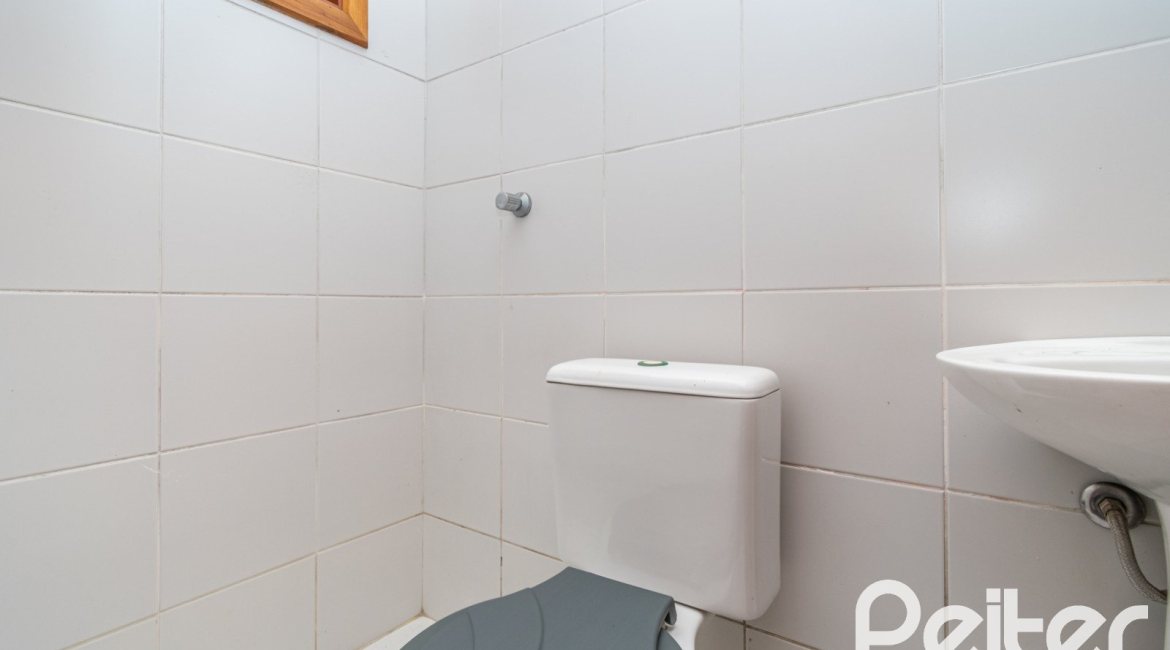 Casa em Condomínio à venda com 279m², 3 dormitórios, 1 suíte, 4 vagas, no bairro Jardim Isabel em Porto Alegre