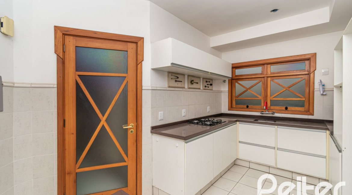 Casa em Condomínio à venda com 279m², 3 dormitórios, 1 suíte, 4 vagas, no bairro Jardim Isabel em Porto Alegre
