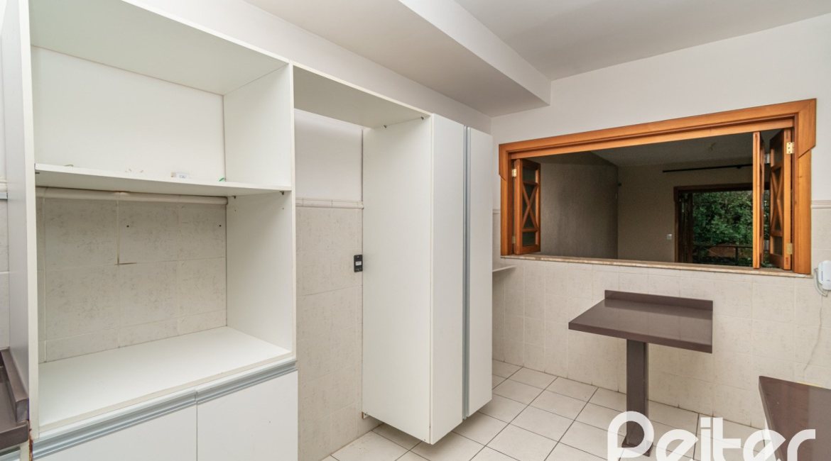 Casa em Condomínio à venda com 279m², 3 dormitórios, 1 suíte, 4 vagas, no bairro Jardim Isabel em Porto Alegre