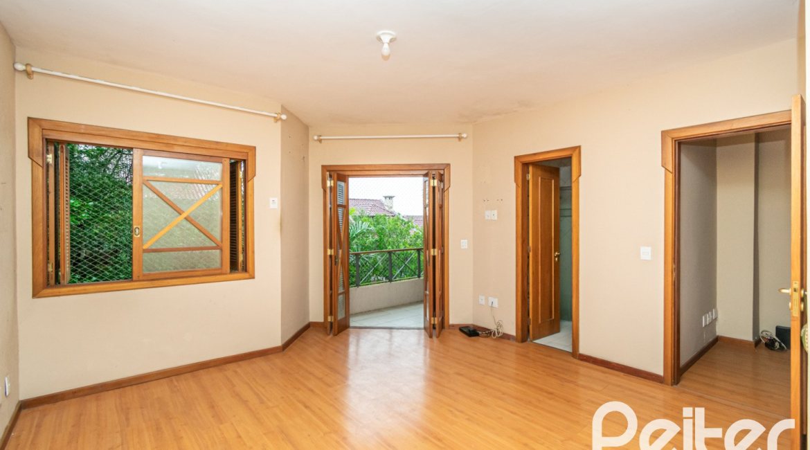 Casa em Condomínio à venda com 279m², 3 dormitórios, 1 suíte, 4 vagas, no bairro Jardim Isabel em Porto Alegre