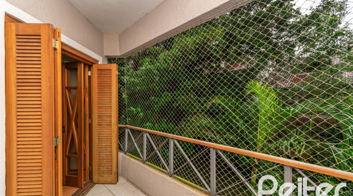 Casa em Condomínio à venda com 279m², 3 dormitórios, 1 suíte, 4 vagas, no bairro Jardim Isabel em Porto Alegre