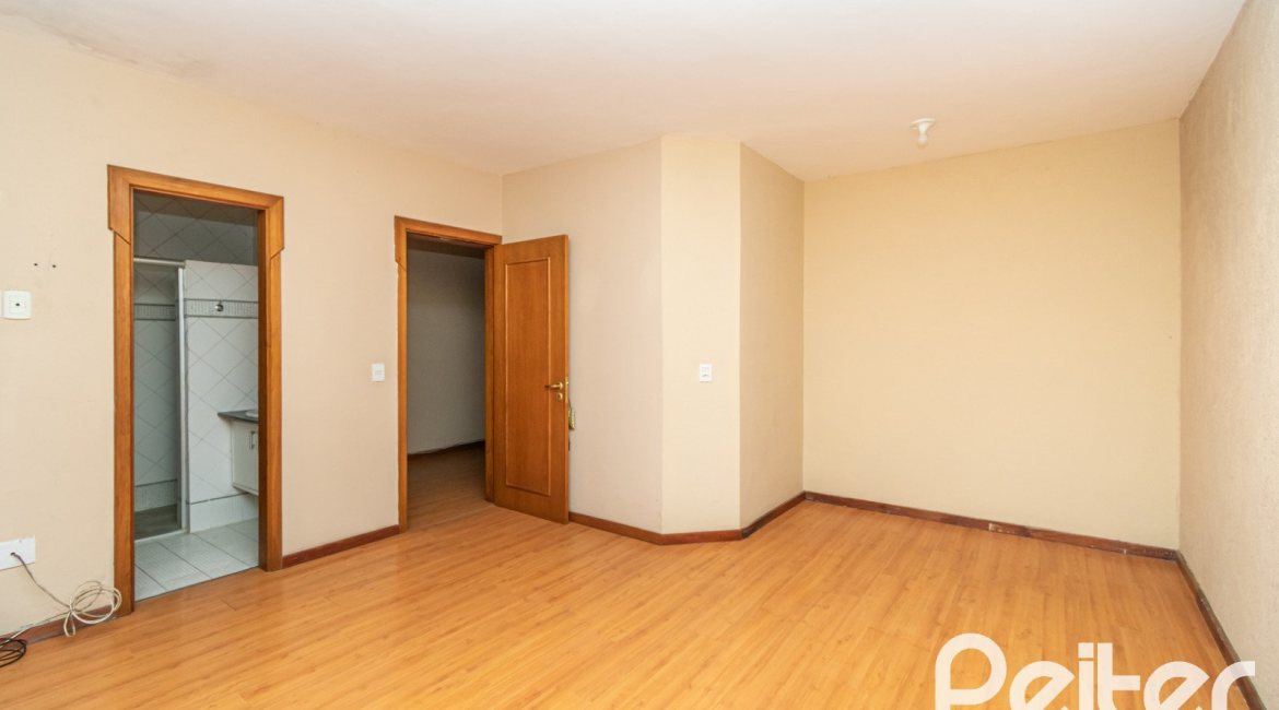 Casa em Condomínio à venda com 279m², 3 dormitórios, 1 suíte, 4 vagas, no bairro Jardim Isabel em Porto Alegre