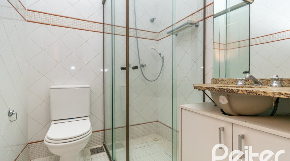 Casa em Condomínio à venda com 279m², 3 dormitórios, 1 suíte, 4 vagas, no bairro Jardim Isabel em Porto Alegre