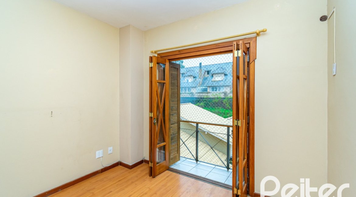 Casa em Condomínio à venda com 279m², 3 dormitórios, 1 suíte, 4 vagas, no bairro Jardim Isabel em Porto Alegre