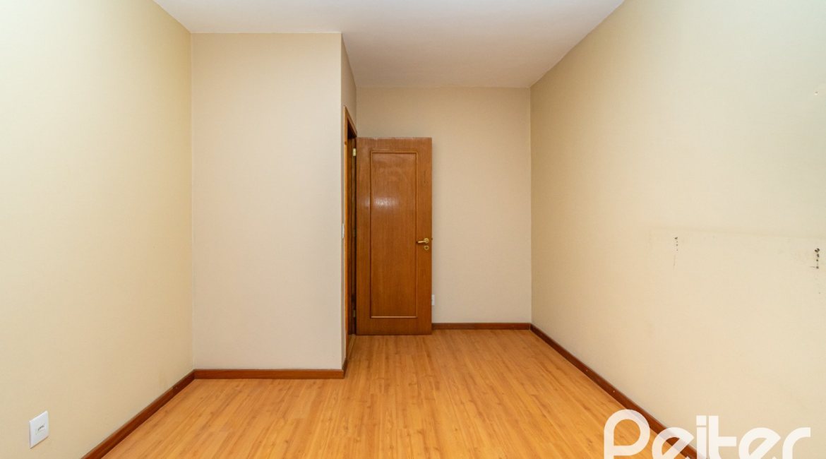 Casa em Condomínio à venda com 279m², 3 dormitórios, 1 suíte, 4 vagas, no bairro Jardim Isabel em Porto Alegre