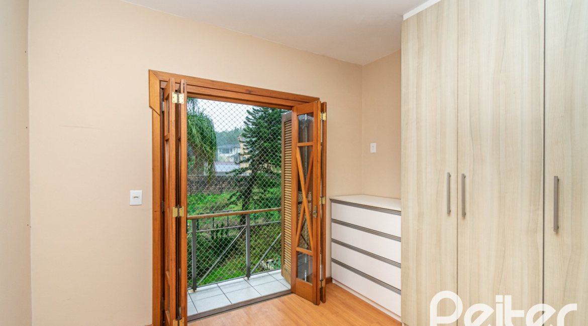 Casa em Condomínio à venda com 279m², 3 dormitórios, 1 suíte, 4 vagas, no bairro Jardim Isabel em Porto Alegre