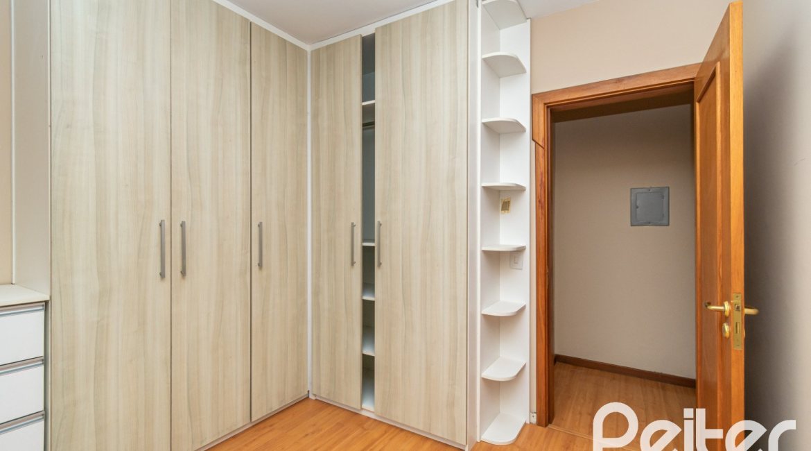 Casa em Condomínio à venda com 279m², 3 dormitórios, 1 suíte, 4 vagas, no bairro Jardim Isabel em Porto Alegre