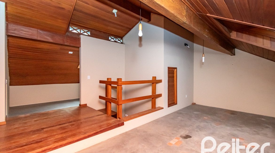 Casa em Condomínio à venda com 279m², 3 dormitórios, 1 suíte, 4 vagas, no bairro Jardim Isabel em Porto Alegre