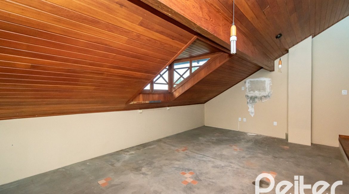 Casa em Condomínio à venda com 279m², 3 dormitórios, 1 suíte, 4 vagas, no bairro Jardim Isabel em Porto Alegre