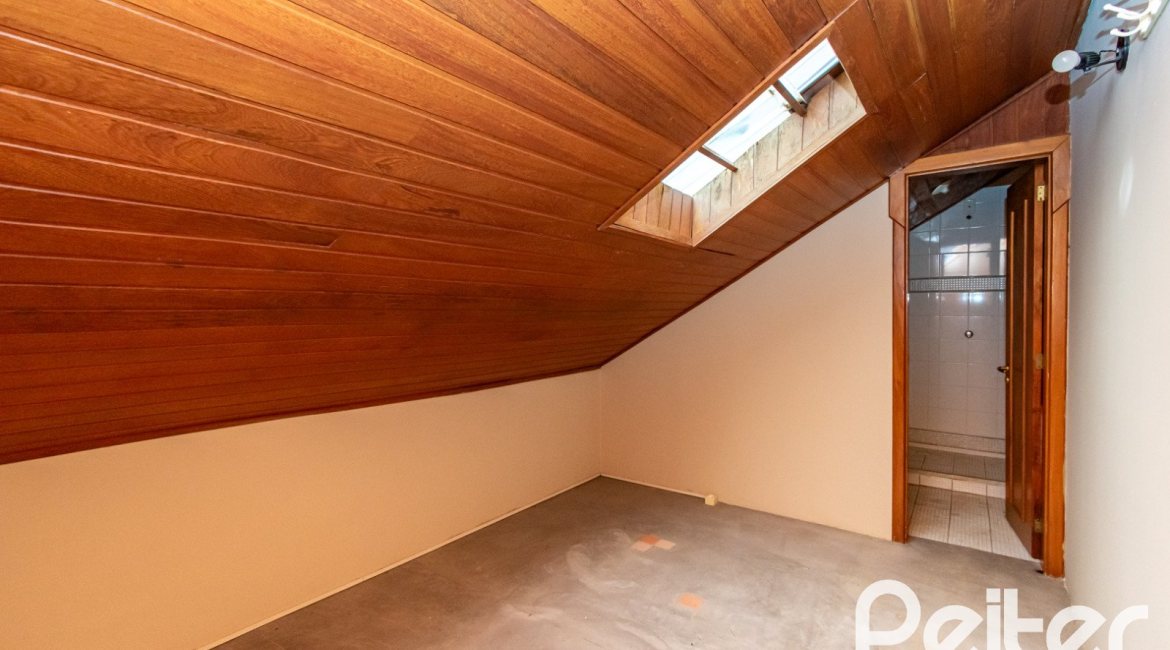Casa em Condomínio à venda com 279m², 3 dormitórios, 1 suíte, 4 vagas, no bairro Jardim Isabel em Porto Alegre