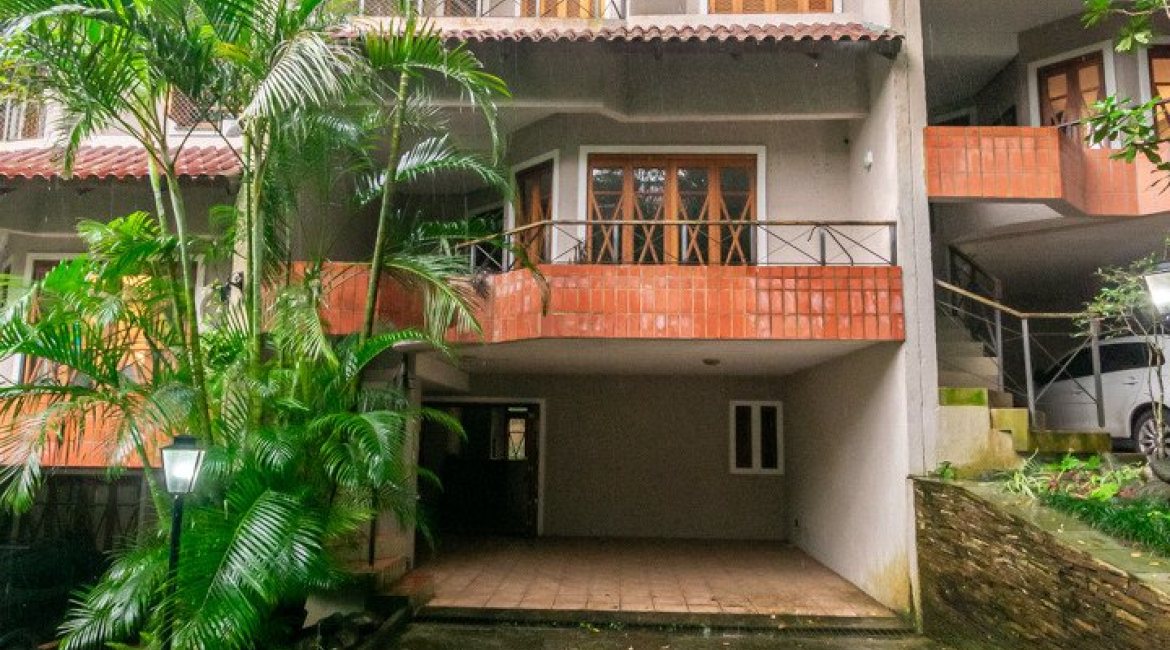 Casa em Condomínio à venda com 279m², 3 dormitórios, 1 suíte, 4 vagas, no bairro Jardim Isabel em Porto Alegre