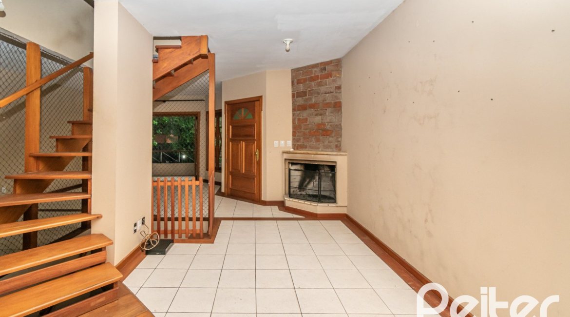 Casa em Condomínio à venda com 279m², 3 dormitórios, 1 suíte, 4 vagas, no bairro Jardim Isabel em Porto Alegre