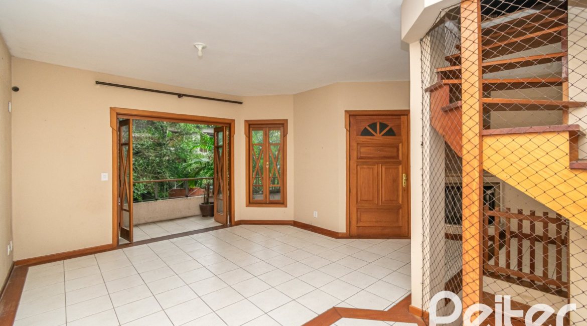 Casa em Condomínio à venda com 279m², 3 dormitórios, 1 suíte, 4 vagas, no bairro Jardim Isabel em Porto Alegre