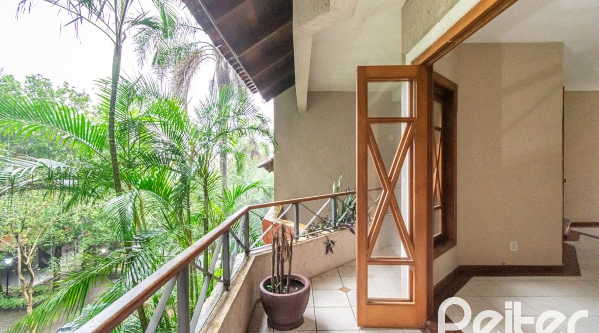 Casa em Condomínio à venda com 279m², 3 dormitórios, 1 suíte, 4 vagas, no bairro Jardim Isabel em Porto Alegre