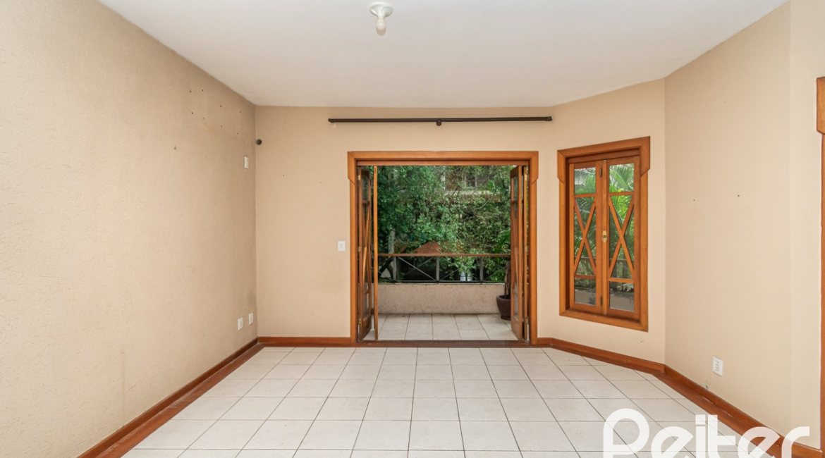 Casa em Condomínio à venda com 279m², 3 dormitórios, 1 suíte, 4 vagas, no bairro Jardim Isabel em Porto Alegre