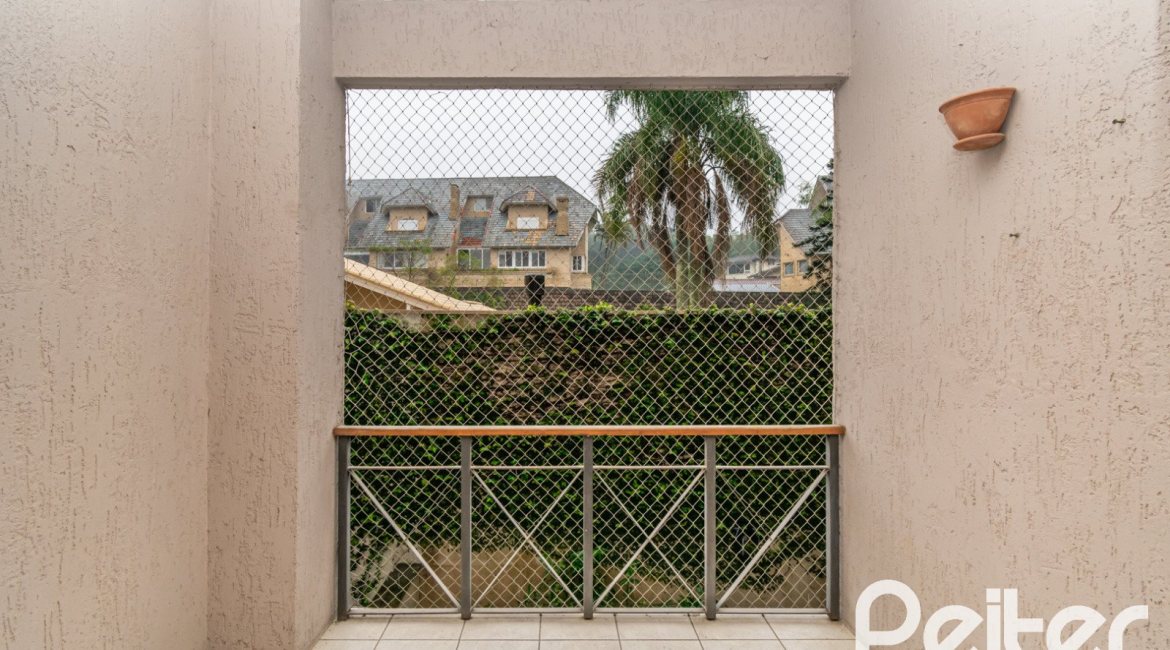 Casa em Condomínio à venda com 279m², 3 dormitórios, 1 suíte, 4 vagas, no bairro Jardim Isabel em Porto Alegre