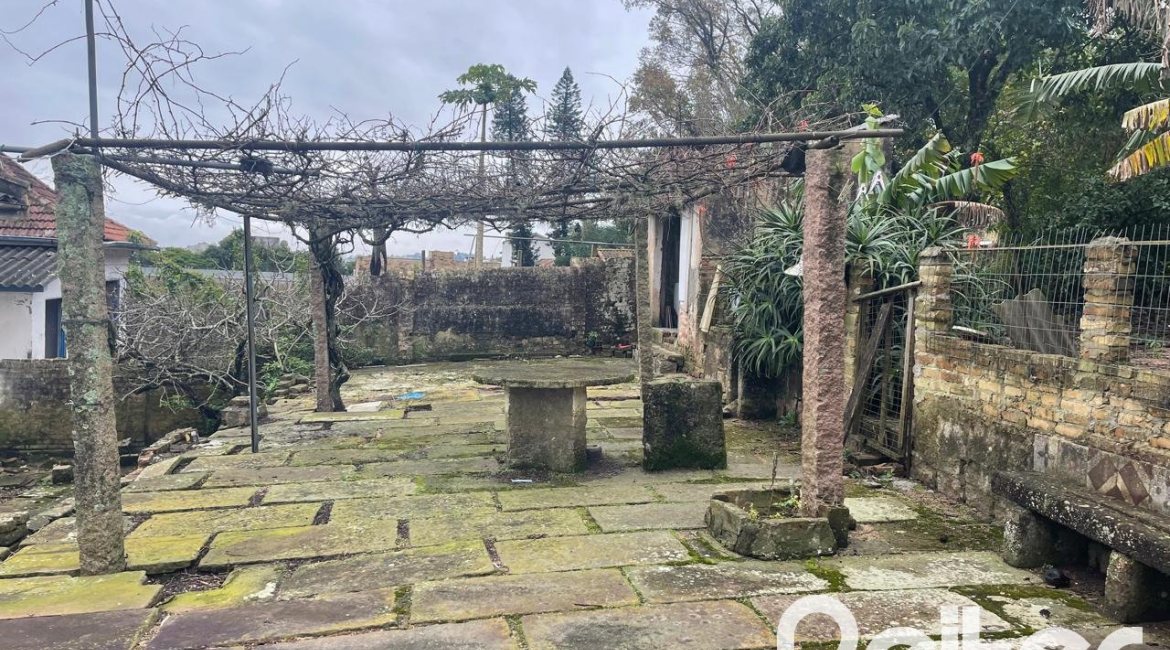 Terreno à venda com 1045m², no bairro Tristeza em Porto Alegre