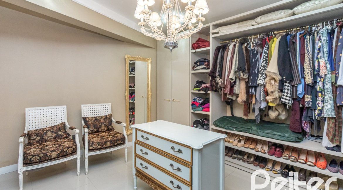 Casa em Condomínio à venda com 592m², 3 dormitórios, 3 suítes, 4 vagas, no bairro Terra Ville em PORTO ALEGRE