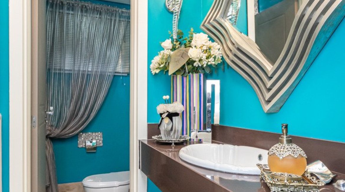 Casa em Condomínio à venda com 592m², 3 dormitórios, 3 suítes, 4 vagas, no bairro Terra Ville em PORTO ALEGRE