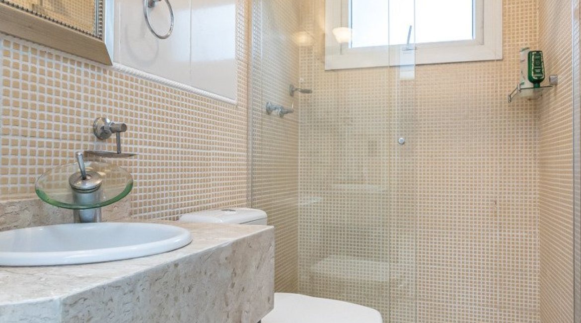 Casa em Condomínio à venda com 592m², 3 dormitórios, 3 suítes, 4 vagas, no bairro Terra Ville em PORTO ALEGRE