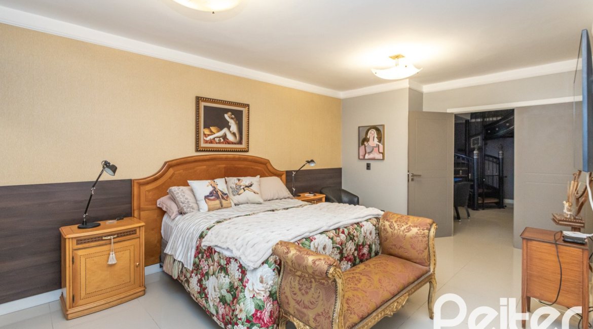 Casa em Condomínio à venda com 592m², 3 dormitórios, 3 suítes, 4 vagas, no bairro Terra Ville em PORTO ALEGRE