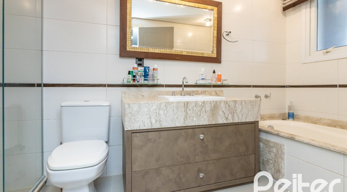 Casa em Condomínio à venda com 592m², 3 dormitórios, 3 suítes, 4 vagas, no bairro Terra Ville em PORTO ALEGRE