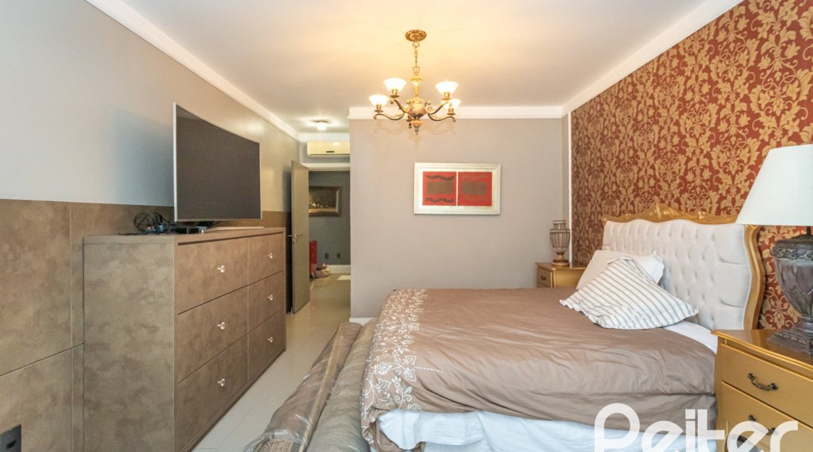 Casa em Condomínio à venda com 592m², 3 dormitórios, 3 suítes, 4 vagas, no bairro Terra Ville em PORTO ALEGRE