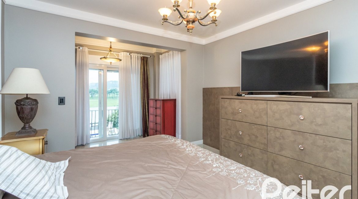 Casa em Condomínio à venda com 592m², 3 dormitórios, 3 suítes, 4 vagas, no bairro Terra Ville em PORTO ALEGRE