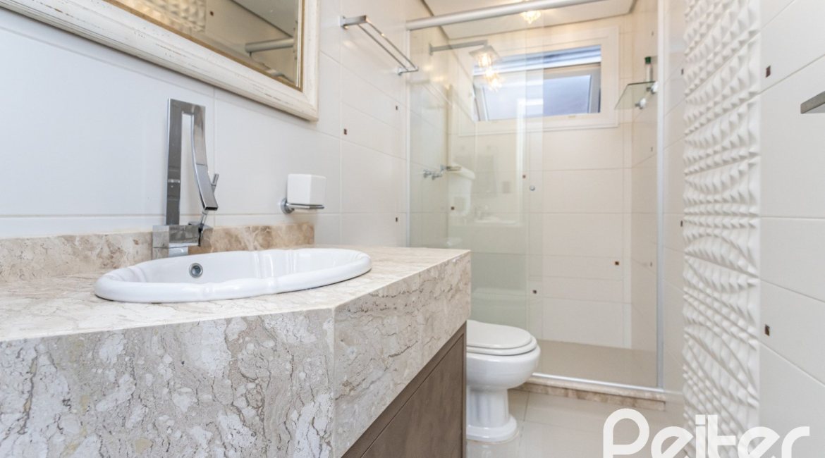 Casa em Condomínio à venda com 592m², 3 dormitórios, 3 suítes, 4 vagas, no bairro Terra Ville em PORTO ALEGRE