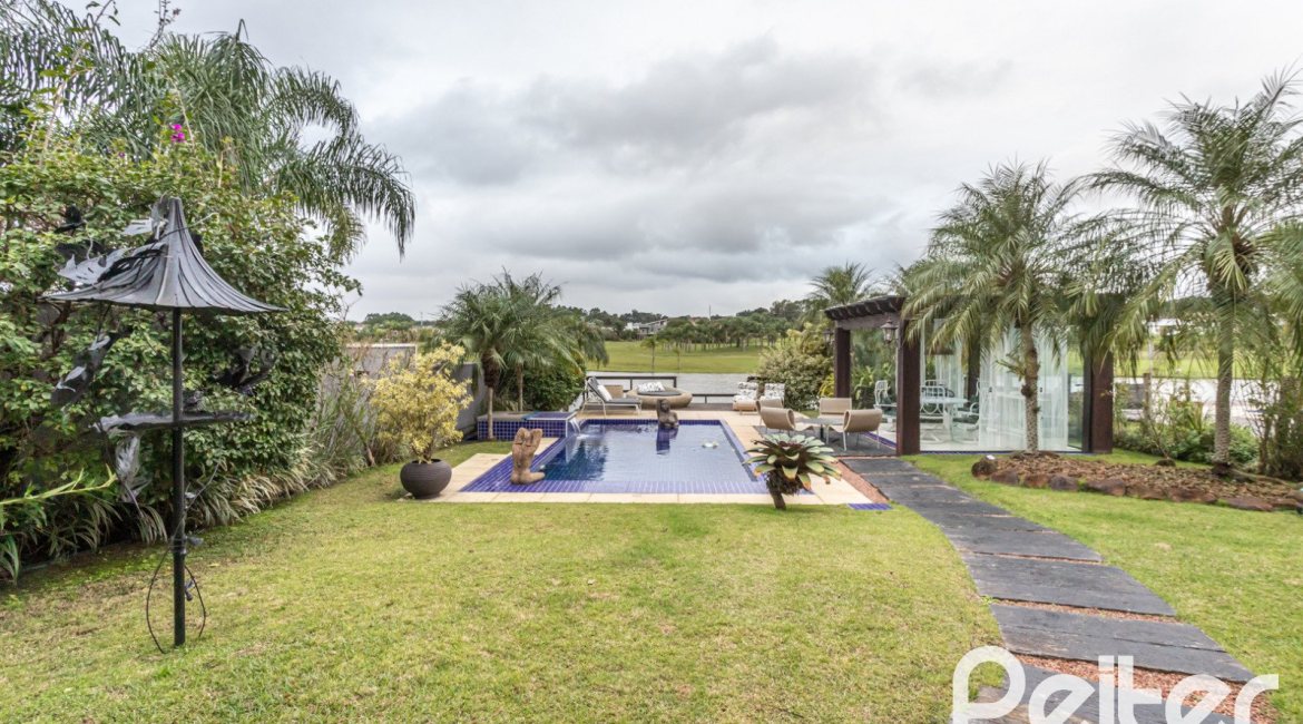 Casa em Condomínio à venda com 592m², 3 dormitórios, 3 suítes, 4 vagas, no bairro Terra Ville em PORTO ALEGRE