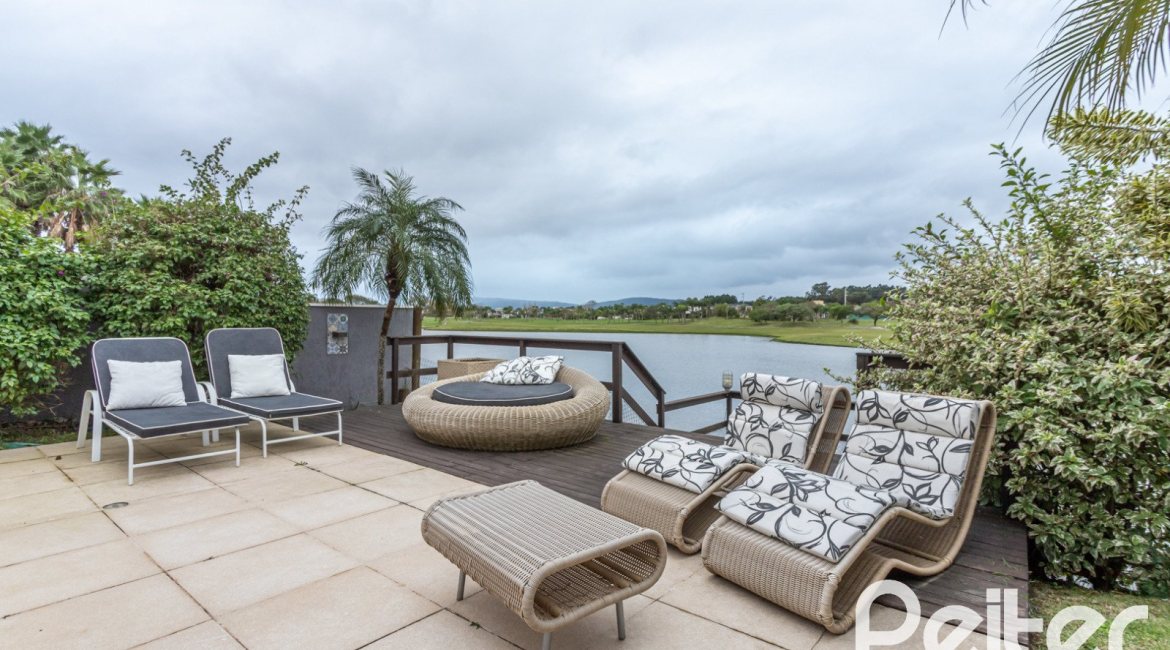 Casa em Condomínio à venda com 592m², 3 dormitórios, 3 suítes, 4 vagas, no bairro Terra Ville em PORTO ALEGRE