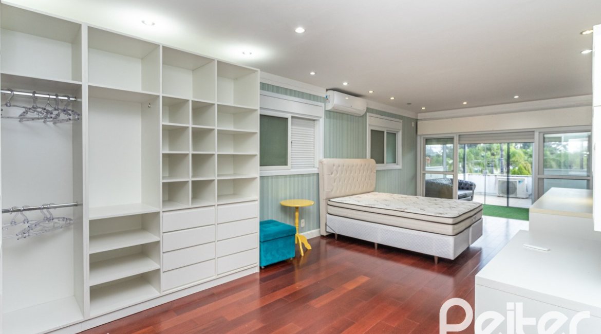 Casa em Condomínio à venda com 506m², 4 dormitórios, 4 suítes, 4 vagas, no bairro Terra Ville em Porto Alegre