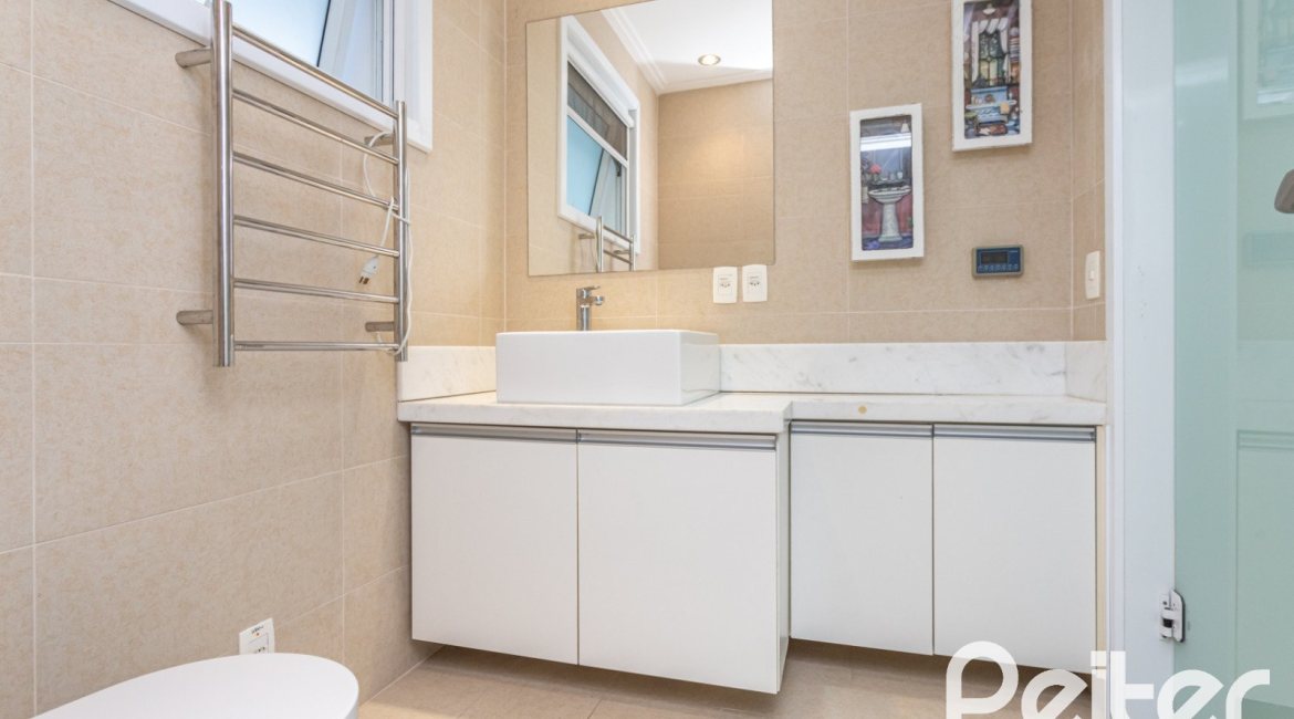 Casa em Condomínio à venda com 506m², 4 dormitórios, 4 suítes, 4 vagas, no bairro Terra Ville em Porto Alegre