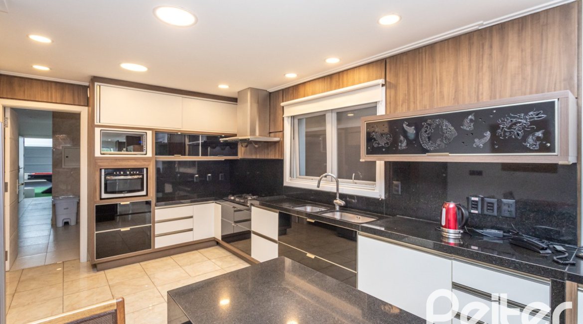 Casa em Condomínio à venda com 506m², 4 dormitórios, 4 suítes, 4 vagas, no bairro Terra Ville em Porto Alegre