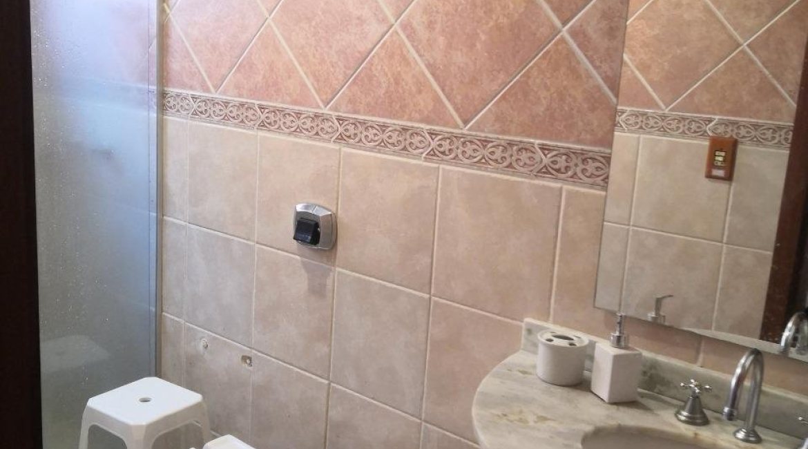 Casa em Condomínio à venda com 190m², 3 dormitórios, 1 suíte, 2 vagas, no bairro Ipanema em Porto Alegre